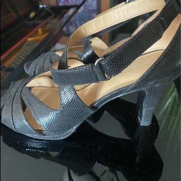 Heels - Picture 2 of 2